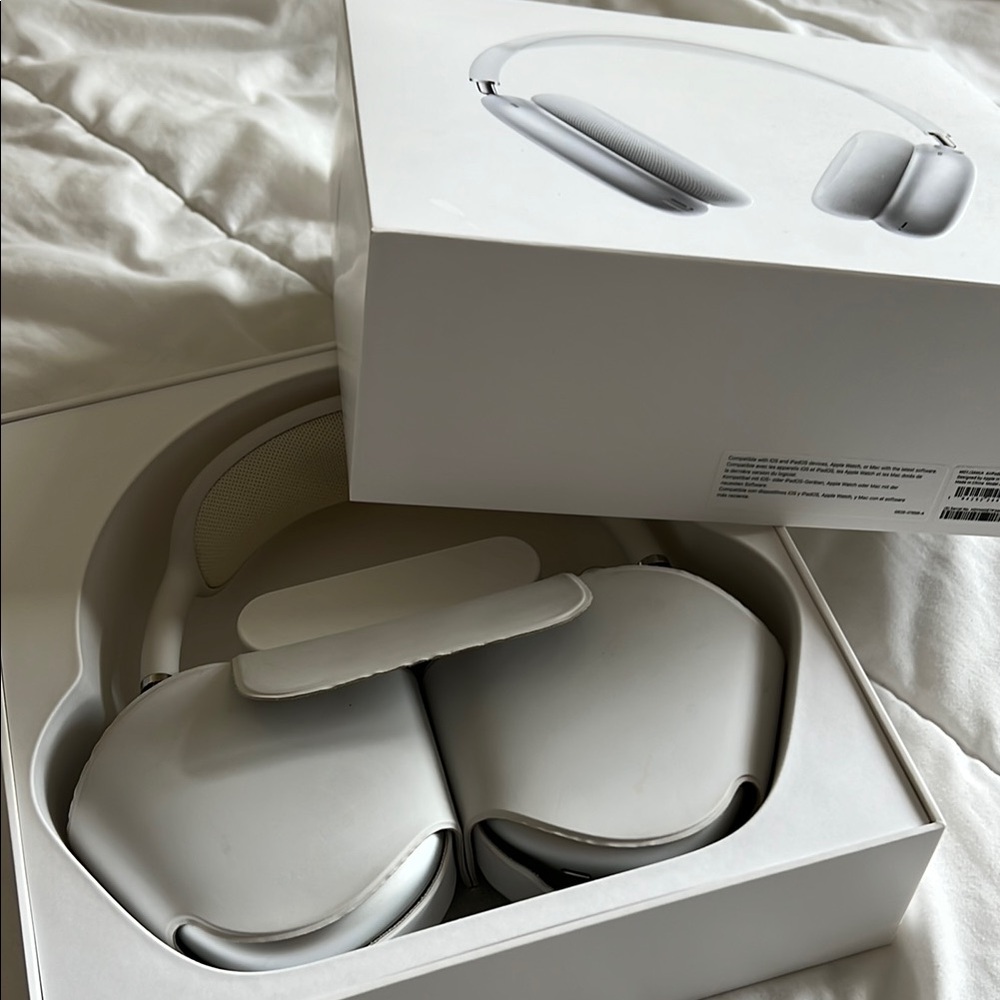 Apple White Wireless Headphones